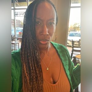 Meet your Posher, Ebony